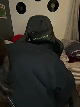 miacanela_xo: διαδικτυακό σόου στην κάμερα