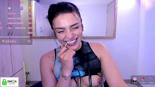 Show modela EricaVanderhill na web-kameri