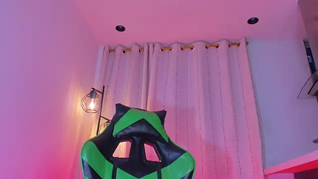 SweetLittleQueenBat Live XXX-chat