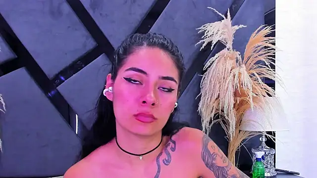 Chat +18 de NicoleEsposito ao vivo