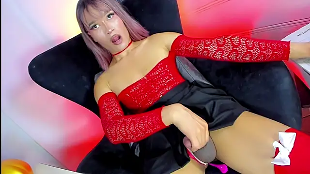 MargaretQualley: διαδικτυακό σόου στην κάμερα