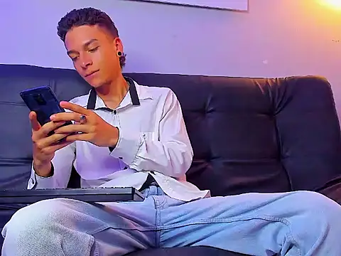 Noahh_Sky's Webcam Show