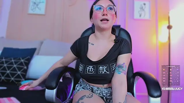 lucy_neil 即時 XXX 聊天