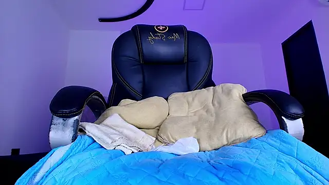 Онлайн чат XXX naomi_kyse