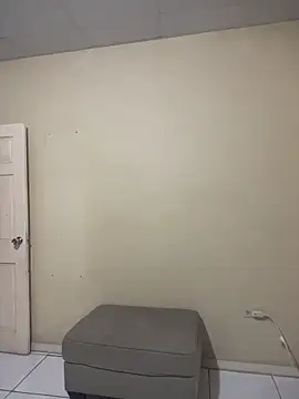 Chatroom XXX en direct de AriamHotTits