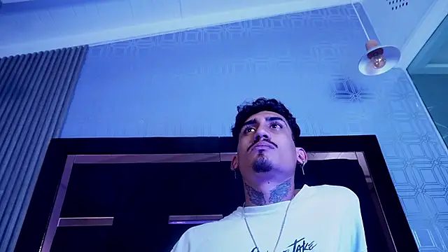 Dark_Eros_: διαδικτυακό σόου στην κάμερα