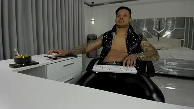 master_leather Show Webcam