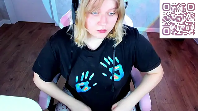 luna_c0ra élő XXX-chatje