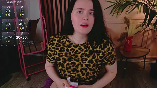 JustMira live XXX chat