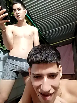 3hornys-straightsのウェブカメラショー