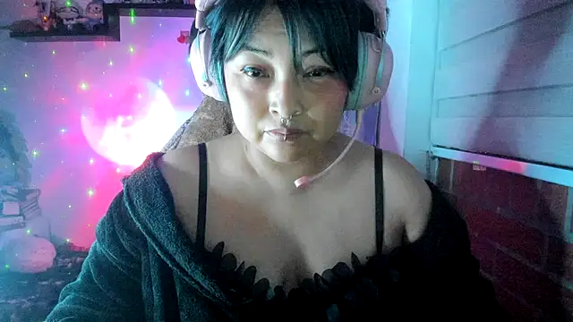 XXX chat uživo modela Shaddycute_