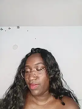 KaleaEbony: διαδικτυακό σόου στην κάμερα