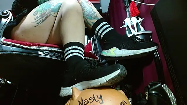 Chat XXX en directo de MeGoddesSara