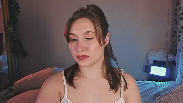 saint_trisha 即時 XXX 聊天