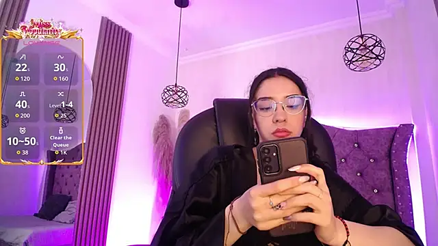 Chat +18 de Amara_Davis1 ao vivo