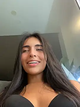 DaphneUwu: διαδικτυακό σόου στην κάμερα