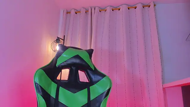 Chatroom XXX en direct de SweetLittleQueenBat