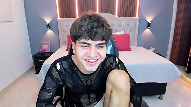 Tommy18__ 即時 XXX 聊天