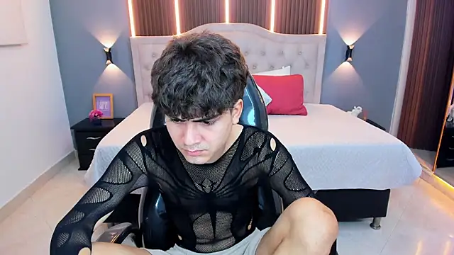 Tommy18__ 即時 XXX 聊天