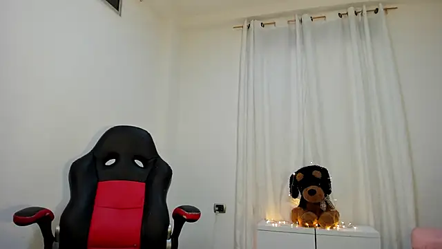 ana_maria___ Adlı Modelin Canlı XXX Sohbeti