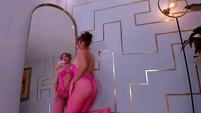 ArianaNova's Live XXX Chat