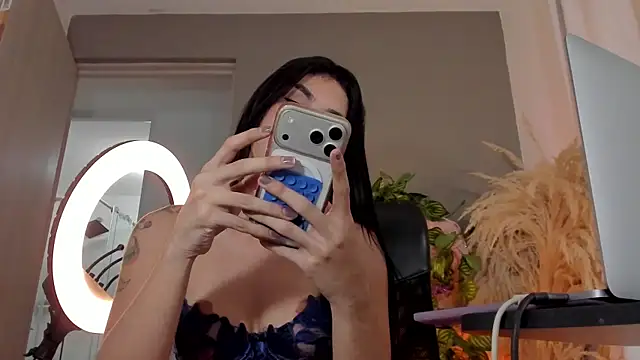 Pertunjukan Kamera Web GarciaMilu