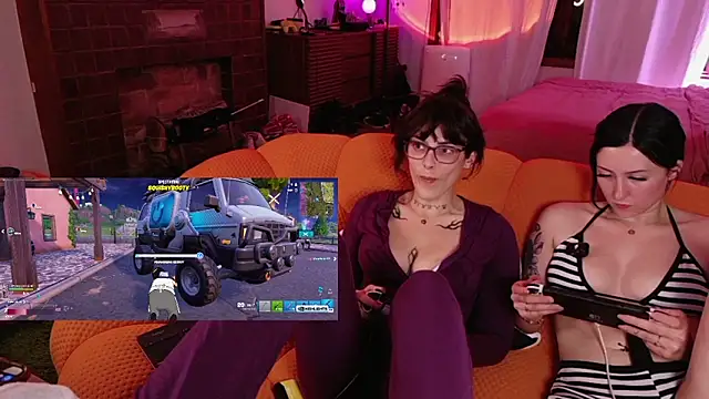 Pokazy przed kamerką – GennaJames