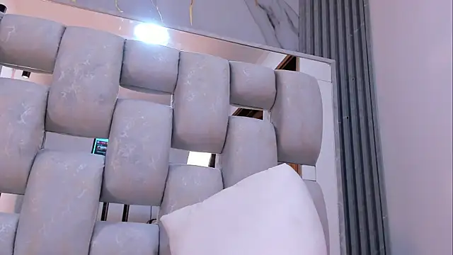 Chatroom XXX en direct de Wonderkloe_