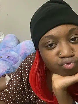 HennessyBaby21: διαδικτυακό σόου στην κάμερα