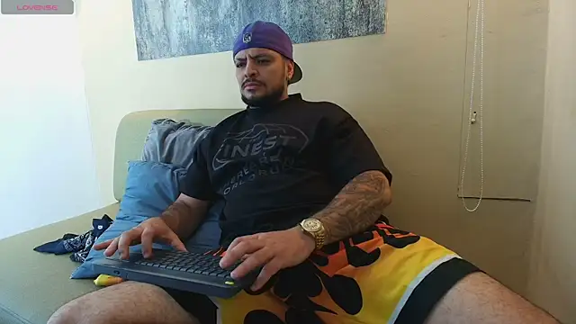 TROY_KIRK Show in webcam