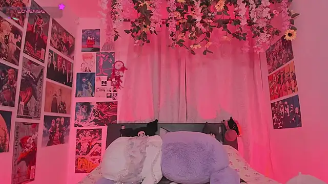 MissCurvyTop Chat XXX in diretta