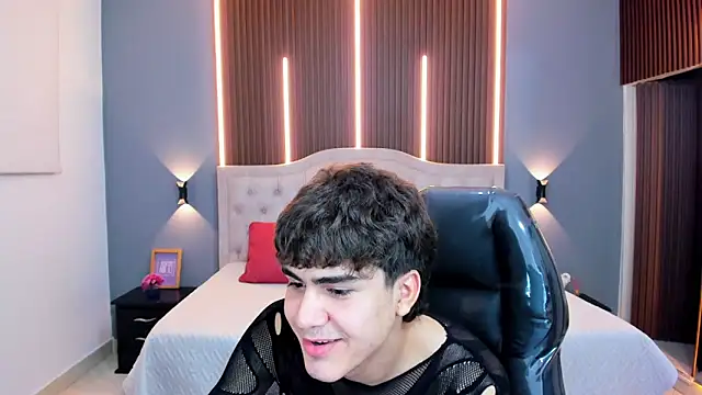 Tommy18__'s Live XXX Chat