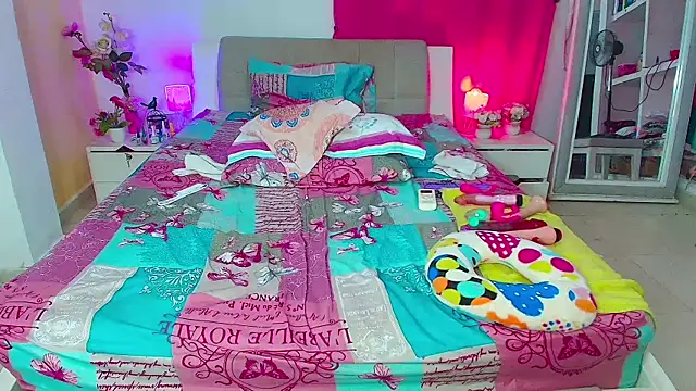 Kendralove31xxx Live XXX Chat