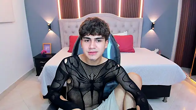 Chat XXX en directo de Tommy18__