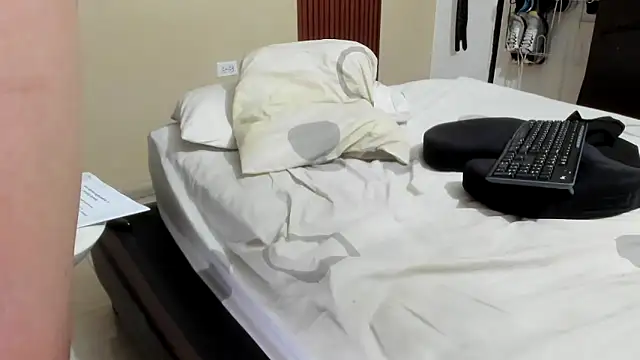 Chatroom XXX en direct de SebaxttianCock