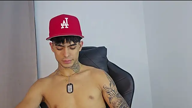 Show modela MIGUEL_AGUIRRECA na web-kameri