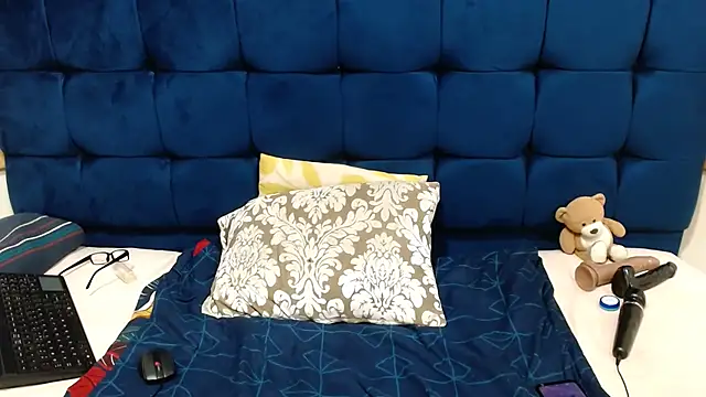 AriesCake's Live XXX Chat