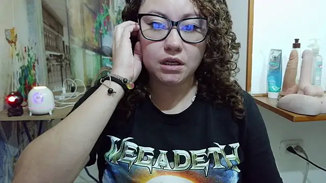 curly_greeneyed Live XXX-chat