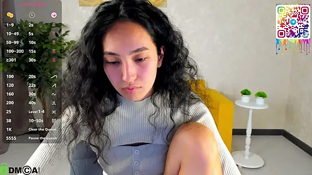 FlirtyAura élő XXX-chatje