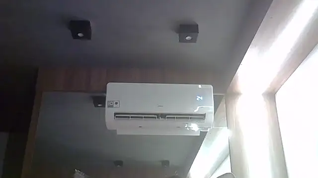 SkinnyKitten's Webcam Show