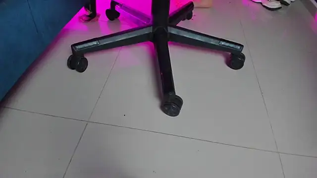 Rihanna_hotx's Live XXX Chat