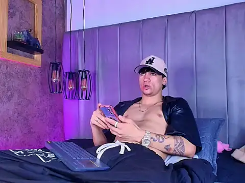 The_BossCrownn Live XXX chat