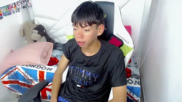 Pokazy przed kamerką – Liarr_