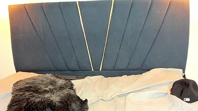 Pokazy przed kamerką – Enzo_love18