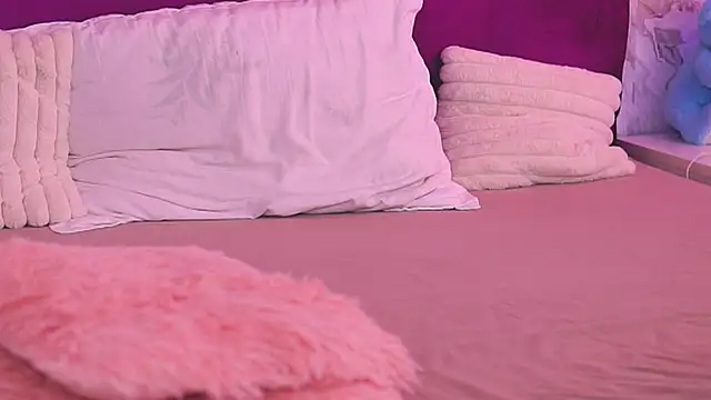 Онлайн чат XXX EllinaNuria