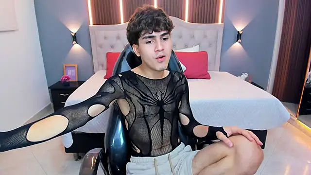 Chat XXX en directo de Tommy18__