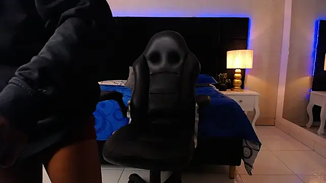 SkylerBigxxx 现场XXX聊天