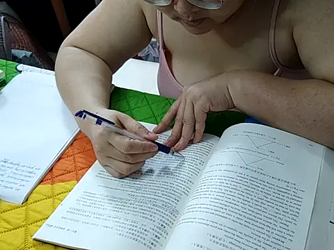 AngelwithEcup élő XXX-chatje