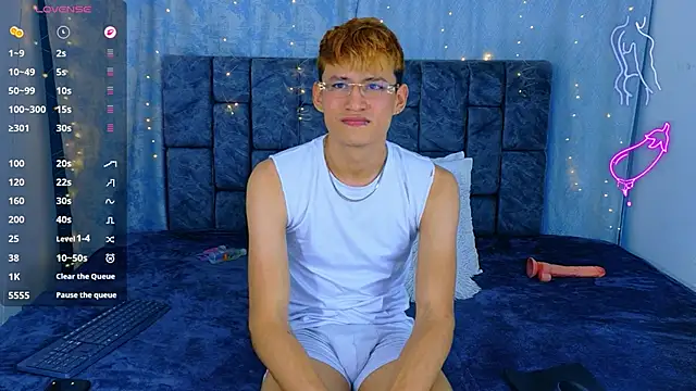 NicolasTorrez: онлайн-секс-чат