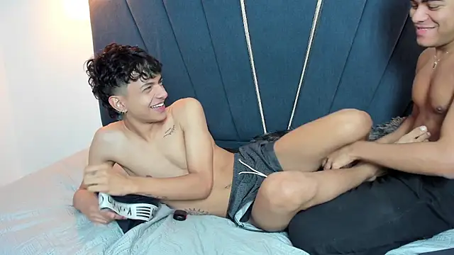 Show de Enzo_love18 na webcam